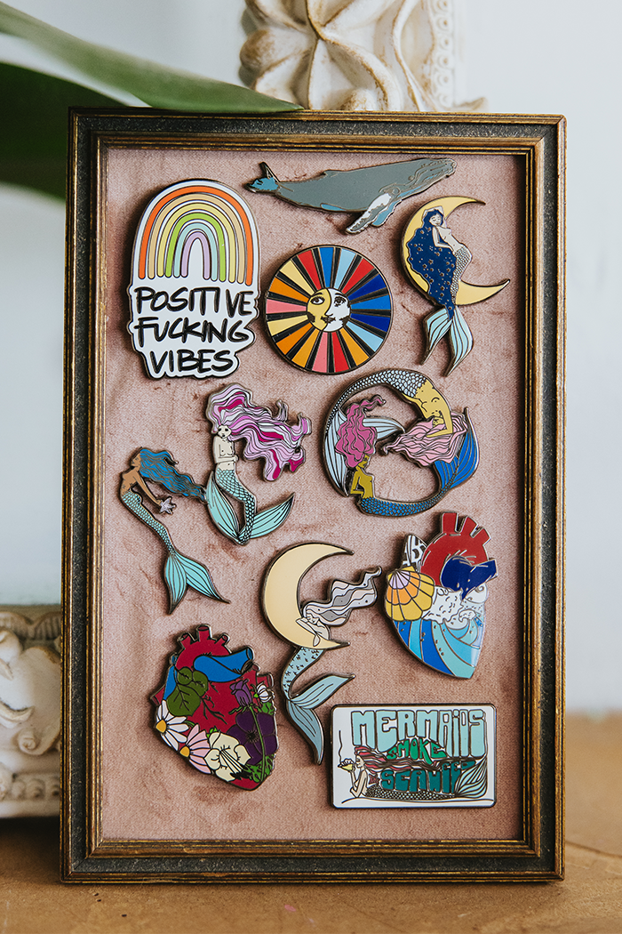 Wings Hawaii enamel pins