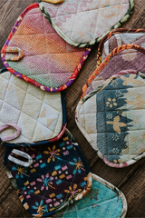 Kantha Pot Holder - Brown Border thumbnail