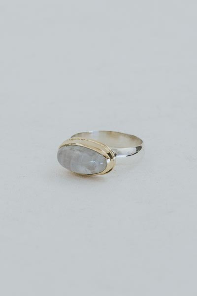 Wings Hawaii Horizon ring with rainbow moonstone in 14k yellow gold and sterling silver