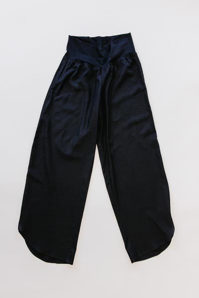 Wings Hawaii best-selling women's Pau Hana pants in classic black. Soft, stretchy waistband and scalloped hem. Small batch, sustainable clothing designed in Maui, sewn in Bali. 