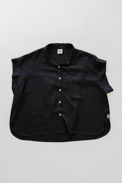 Wings Hawaii Classic Black Boxy Button-up