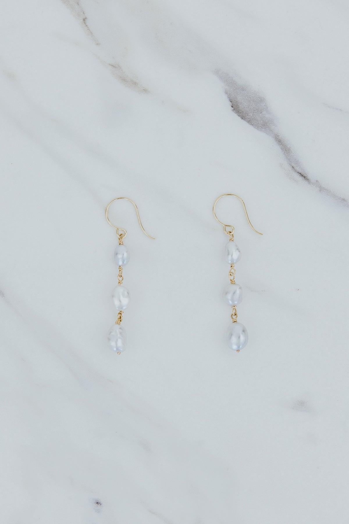 Wings Hawaii drop chain triple pearl earrings in 14k yellow gold. Six total white uncultured Tahitian pearls on dangle earrings. Fine jewelry handmade in Maui. 