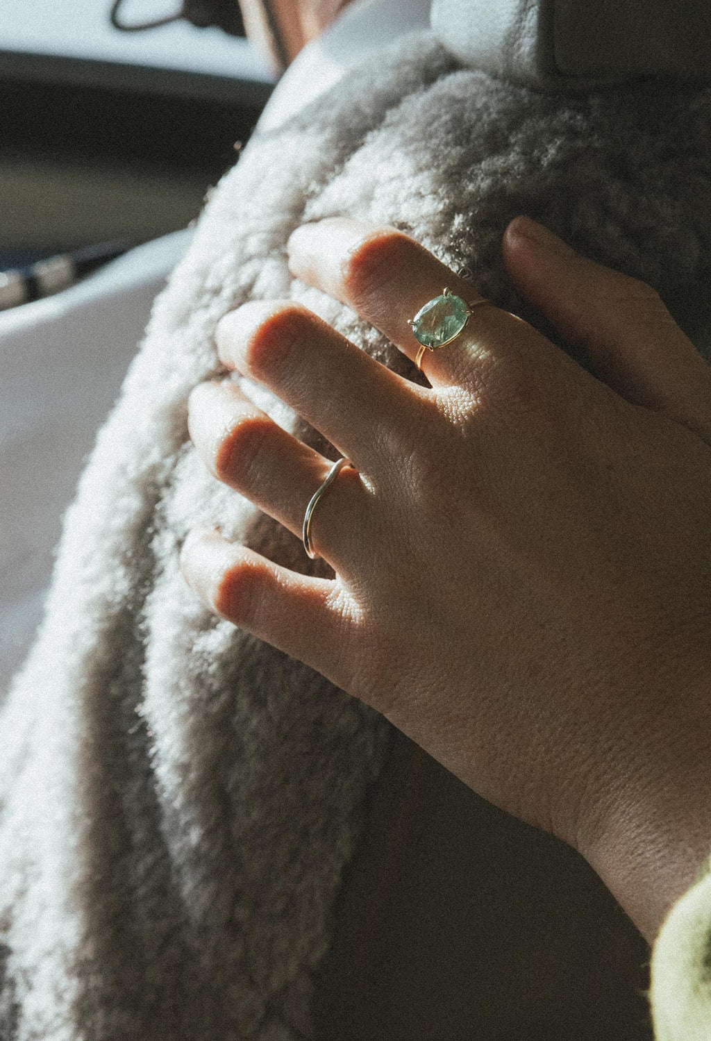 Wings Hawaii Halo ring – Green Tourmaline in 14K yellow gold. Fine jewelry handcrafted in Maui. Oval-cut gemstone, single prong-set on delicate band. Made in Hawaii gifts.