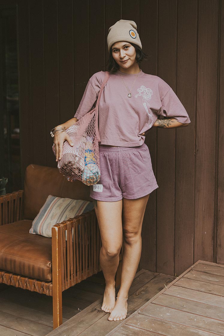 Model wearing Wings Hawaii Oversized Cropped Tee - 1981 mauve