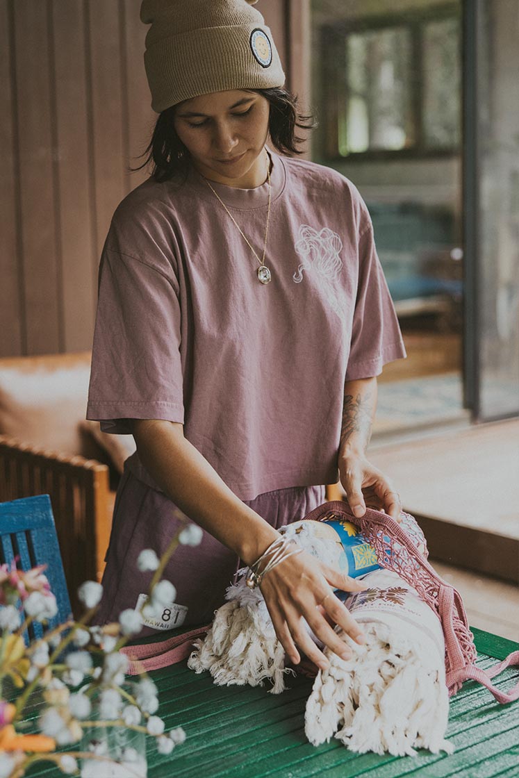 Model wearing Wings Hawaii Oversized Cropped Tee - 1981 mauve