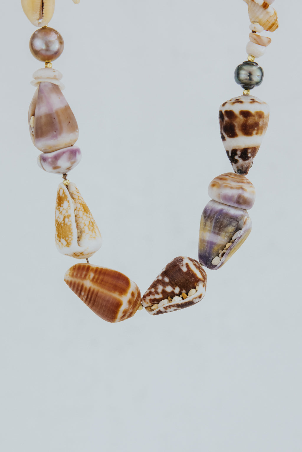 Wings Hawaii Mermaid's Hammah Necklace. Full shell lei handmade in Maui. Authentic Hawaiian seashells, Tahitian pearls, freshwater pearls, 14k gold-filled beads. Fine jewelry handcrafted with aloha in Hawaii. 