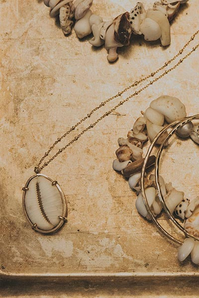 Prong Set Shell Necklace - Granulated Cowrie | GF