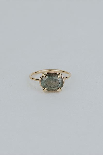 Wings Hawaii Halo ring – Labradorite in solid 14K yellow gold. Fine jewelry handcrafted in Maui. Oval-cut gemstone, single prong-set on delicate band. Made in Hawaii gifts.