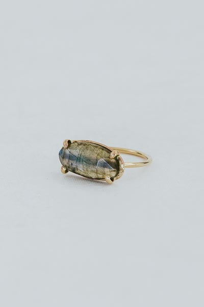 wings hawaii prong set labradorite ring in 14k gold fill