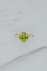 wings hawaii prong set peridot ring 14k yellow gold  thumbnail