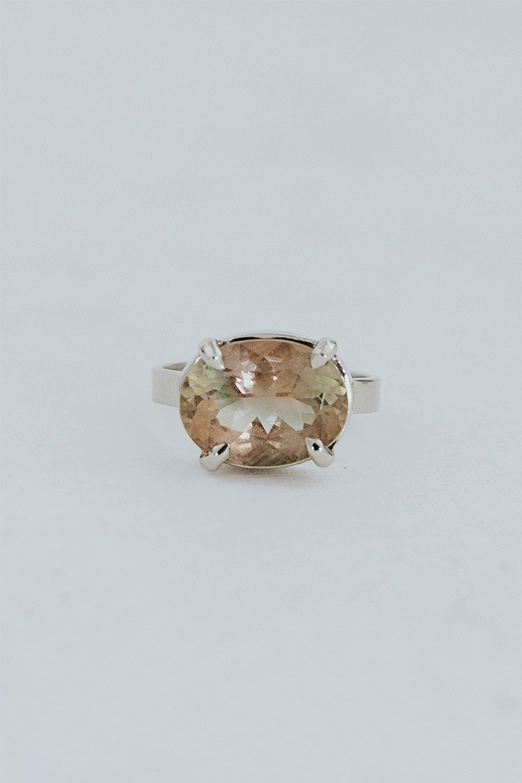 Wings Hawaii Halo ring – Sunstone in solid 14K white gold. Fine jewelry handcrafted in Maui. Oval-cut gemstone, single prong-set on thick band. Made in Hawaii gifts.