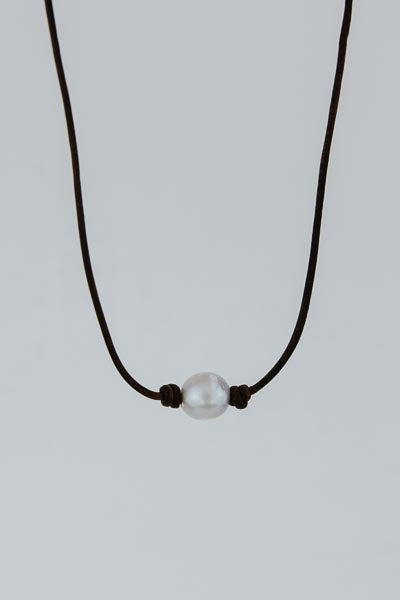 Single Silver Pearl Leather Necklace