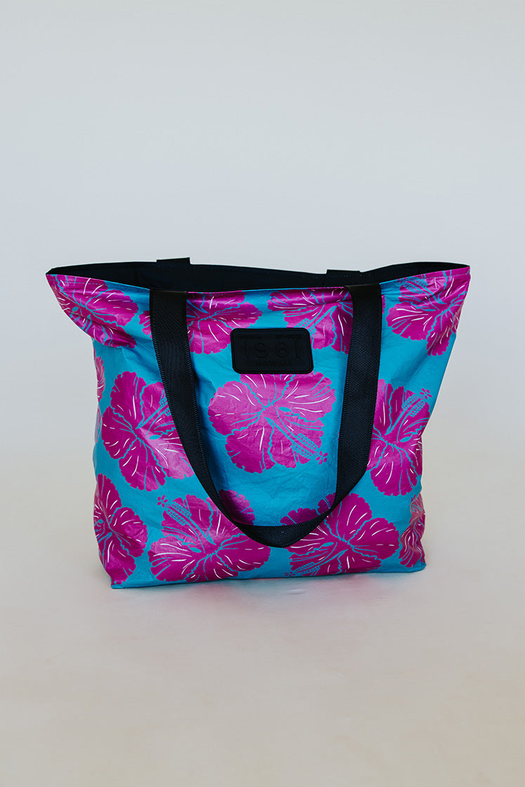 Wings Hawaii foldable Tyvek adventure bag in hibiscus print