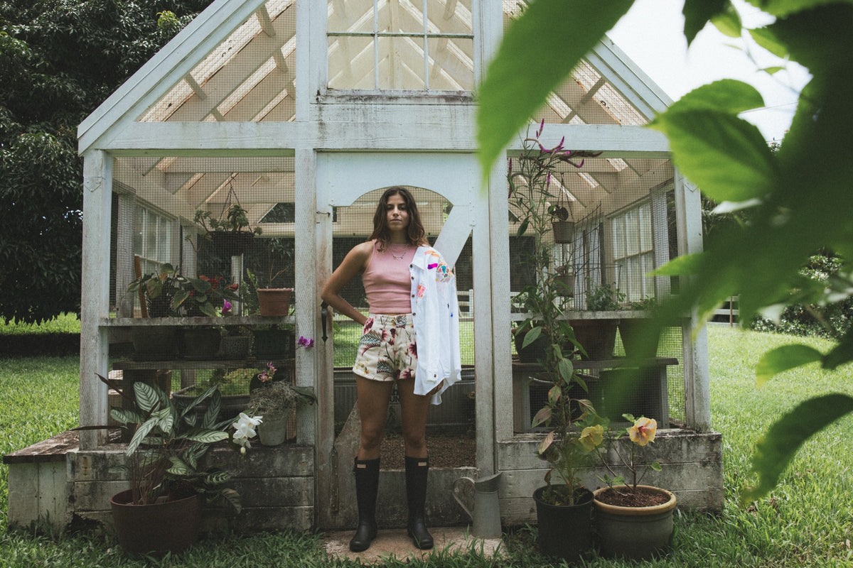 Wide view of the greenhouse with the model at the door