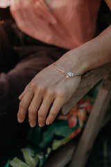 Hawaiian 14Kg gold bangle with puka shells thumbnail