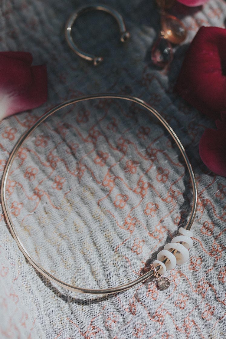 Hawaiian 14K bangle with pika shell